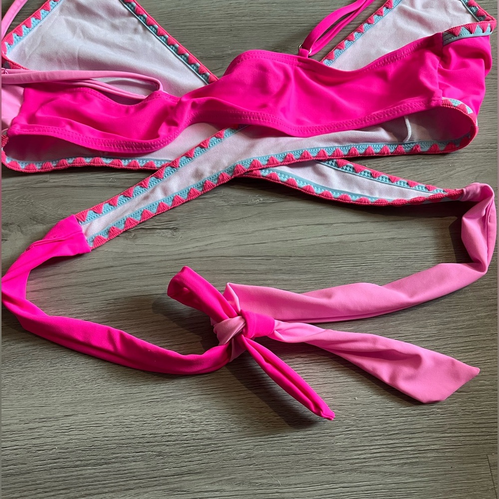 Bikini - Picture 3 of 3